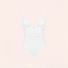 Charger l'image dans la galerie, Le body fendu est vendu dans une jolie boite prêt à offrir à votre amoureuse.