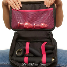 Charger l'image dans la galerie, Cette sacoche de rangement dispose d'une fermeture éclair à double zip, pour une ouverture et une fermeture faciles. Pour encore plus de confidentialité et de sécurité, le cadenas intégré se verrouille à l'aide d'un code combinaison personnalisable à 3 chiffres !