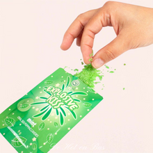 Charger l'image dans la galerie, Explosive Kiss est parfait pour commencer vos préliminaires avec votre conjoint et chéri(e).