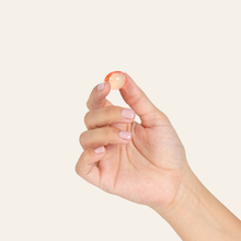 Charger l'image dans la galerie, Voici des petites boules magiques, une fois au contact de la chaleur de votre main, elles se transforment en huile de massage chauffante.