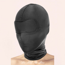 Charger l'image dans la galerie, Plongez votre partenaire dans le noir complet avec cette cagoule entière et extensible.