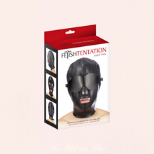 Charger l'image dans la galerie, Porter la cagoule parfaite peut être une expérience déshumanisante et humiliante dont les soumis raffolent.