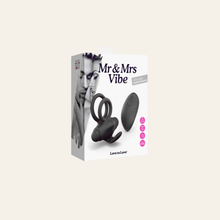 Charger l'image dans la galerie, Ce cockring vibrant comporte 2 anneaux, un que l'on place derrière les testicules et l'autre à la base du pénis. Cela permet aux hommes de retarder leur éjaculation et de rendre leurs érections plus dures. On retrouve sur l'anneau une partie vibrante qui viendra stimuler à l'aide de sa petite langue le clitoris de la femme.