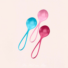 Charger l'image dans la galerie, Porter les Strengthening Balls pendant 15 minutes par jour entraîne vos muscles du plancher pelvien, les muscles qui vous permettent de vivre des orgasmes à couper le souffle.