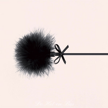 Charger l'image dans la galerie, Cette cravache noire possède tout pour la séduction, la soumission et les caresses.