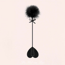 Charger l'image dans la galerie, Pour bien débuter dans vos jeux de soumission soft, cette tapette à double usage et au look très sexy est l'accessoire idéal.