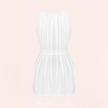 Charger l'image dans la galerie, Le déshabillé blanc transparent pour femme se ferme avec un ruban satiné au niveau de la taille.