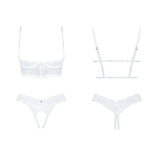 Charger l'image dans la galerie, Vente ensemble de lingerie deux pièces : soutien-gorge ouvert et string assorti fendu en dentelle blanche pour femme de la collection Heavenlly, disponible sur notre loveshop lingerie en ligne.