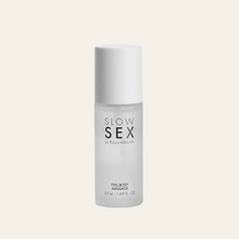 Charger l'image dans la galerie, Cette huile de massage au arôme de coco pour des massages sensuels avec vos partenaire, disponible sur notre site en ligne.