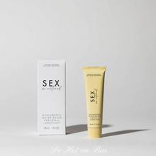 Charger l'image dans la galerie, Un mélange d'eau et d'acide hyaluronique rend cette formule idéale pour soulager les frottements et les gonflements ainsi que pour aider à soigner les petites lésions ou irritations de la peau.