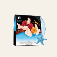 Charger l'image dans la galerie, Dans cet article vous retrouverez deux sachets ; le premier sachet transformera votre eau du bain en gelée parfumée pour un moment de douceur.