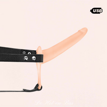 Charger l'image dans la galerie, Cet ensemble gode ceinture se compose : Une ceinture simili cuir réglable, sa largeur permet un grand confort. Un gode noir semi réaliste incurvé fabriqué à 100 % en silicone.