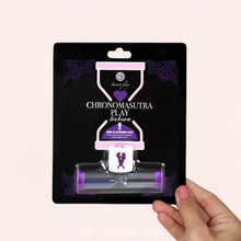 Charger l'image dans la galerie, Le jeu Chronomasutra Play Lesbien Secret Play est composé d'un sablier d'une minute et d'un dé avec des positions lesbiennes à réaliser.