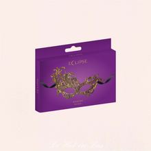 Charger l'image dans la galerie, Votre joli loup doré brodé souple Aurore est envoyé dans un emballage en carton de la marque Maskarade.