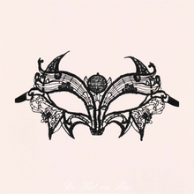 Charger l'image dans la galerie, Magnifique masque loup en broderie fine de couleur noir de la collection Astre pour vos soirées coquines ou échangistes.