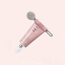 Charger l'image dans la galerie, Ce petit tube magique dispose d'un gel lubrifiant naturel à base d'eau et de noix de coco pour un plaisir gourmand avec votre partenaire. Il est vendu sous forme de tube avec un bouton à vis pour une hygiène parfaite.