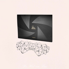 Charger l'image dans la galerie, Telle une toile sur le visage, ce masque coquin donnera l'envie d'en savoir encore plus sur vous.