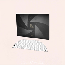 Charger l'image dans la galerie, Vous serez charmant et désirable avec ce masque filet qui simule délicatement le grain de beauté.