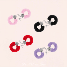 Charger l'image dans la galerie, Découvrez toutes nos couleurs de nos fourrures noir, violet, rouge et rose.