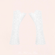 Charger l'image dans la galerie, Vente en ligne de gants sexy et mitaines pour femmes, afin de compléter vos tenues.