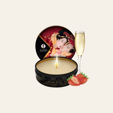 Charger l'image dans la galerie, Créez une ambiance romantique et parfumée avec cette bougie de massage intime. Format parfait dans un sac à main pour les escapades en amoureux.