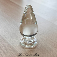 Charger l'image dans la galerie, Le plug anal en verre allongé est parfait pour l'initiation au plaisir anal.
