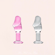 Charger l'image dans la galerie, Extase anale avec ce plug en verre incassable translucide.