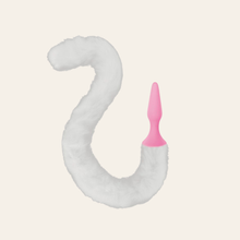 Charger l'image dans la galerie, Plug très coquin de couleur rose et d'une queue de chat très douce en fourrure de couleur blanche pour initiation au plaisir anal.