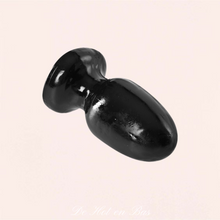 Charger l'image dans la galerie, Passez à l’étape supérieur du plaisir anal avec ce plug XL aux dimensions imposantes pour des moments inédits.