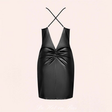 Charger l'image dans la galerie, Vous souhaitez mettre en valeur vos courbes féminines et sublimer votre silhouette ? La robe noire est un intemporel d’une garde-robe. Elle s’accorde facilement à tous les styles et se marie parfaitement à tous vos accessoires. Une petite robe noire est indispensable pour faire la fête, pour vous faire plaisir ou séduire votre amant.