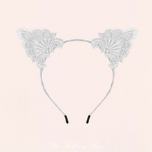 Charger l'image dans la galerie, Faites preuve de style et d'originalité lors d'une soirée futuriste, grâce aux oreilles de chat Holly pour femme.