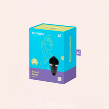 Charger l'image dans la galerie, Votre stimulateur rotatif noir Sweet Treat envoyé dans un joli coffret de la marque Satisfyer.