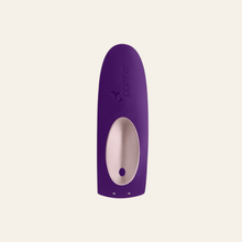 Charger l'image dans la galerie, Le stimulateur pour couple violet Partner Plus de la marque Satisfyer est rechargeable avec un câble USB.