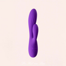 Charger l'image dans la galerie, Le vibromasseur rabbit en silicone violet dispose de plusieurs vitesses puissantes.