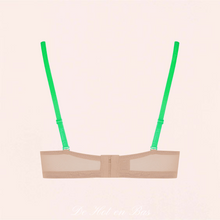 Charger l'image dans la galerie, Le soutien-gorge balconnet de couleur chair et vert fluo s'attache par agrafes au niveau du dos.