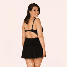Charger l'image dans la galerie, La babydoll s'attache avec des agrafes à l'arrière de la nuisette Klarita pour femme.
