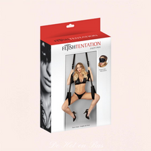 Charger l'image dans la galerie, Simple à installer, il suffit de passer les sangles réglables au dessus de la porte avant de la fermer. 2 patins ronds se coincent de l'autre côté de la porte.