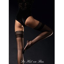 Charger l'image dans la galerie, N'oubliez pas vos bas autofixants de la collection Femme Fatale pour être irrésistible dans votre tenue ou votre lingerie préféré.