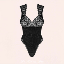 Charger l'image dans la galerie, Mettez vos formes en valeur avec un body pour femme, l'idéal pour une soirée entre copines ou un repas romantique en amoureux.