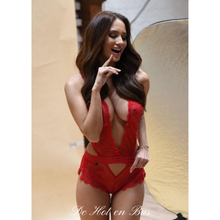 Charger l'image dans la galerie, Magnifique body cassandra rouge pour femme sur notre mannequin en taille S/M.