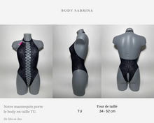 Charger l'image dans la galerie, Dimensions tour de buste pour ce joli body noir élastique ouvert en taille unique pour femme.