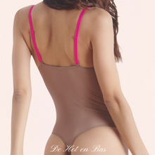 Charger l'image dans la galerie, Renversez les codes de la lingerie. Dépareillez avec style les bretelles de votre sous-vêtement, en optant pour d’autres coloris de bretelles disponibles dans la collection Signature et créer LA pièce à votre image.