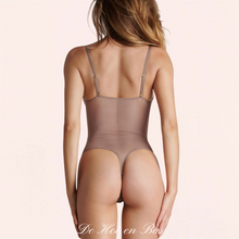 Charger l'image dans la galerie, La collection Corps à Corps mise sur la sensualité en proposant des pièces confectionnées dans une matière douce et transparente, déclinées dans trois différentes nuances de nude, avec l’ambition de convenir à toutes les carnations.