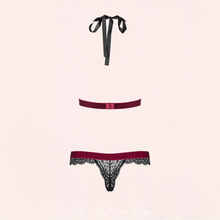 Charger l'image dans la galerie, Le soutien-gorge en dentelle noire et en velours bordeaux se noue au niveau du cou.