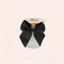 Charger l'image dans la galerie, La bougie de massage Bijoux Indiscrets délivre une douce huile de massage léchable caramel salé. Disponible sur notre site en ligne.