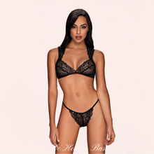 Charger l'image dans la galerie, Notre ensemble de lingerie en dentelle fine et transparente est idéale pour un date romantique et érotique !
