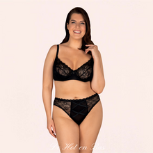 Charger l'image dans la galerie, Un ensemble de lingerie grande taille à partir de dentelle transparente et de tissu confortable noir.