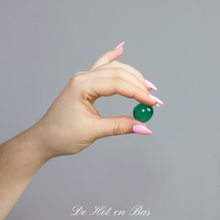 Charger l'image dans la galerie, Nos petites boules coquines contiennent de l'huile de massage à sensation vibrante pour vos moments et jeux de couple.