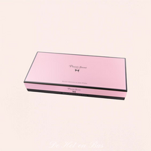 Charger l'image dans la galerie, Vente coffret luxe Saint Germain des prés de la collection Plaisir Secret comporte 6 huiles de massage sèches à offrir à votre amoureuse !