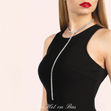 Charger l'image dans la galerie, Collier Audrey en strass brillant de couleur argenté pour vos tenues coquines et sensuelles.